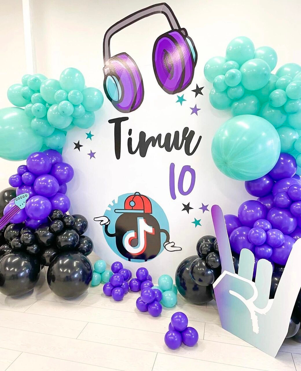 Фотозона из воздушных шаров "ТикТок"