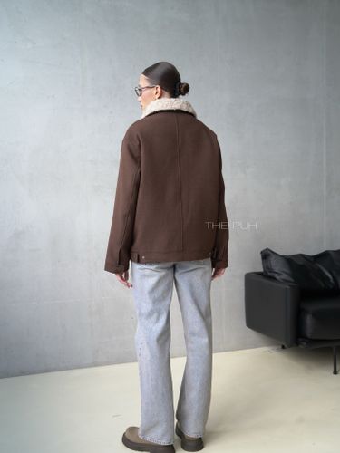 Шоколадная куртка с меховым воротником