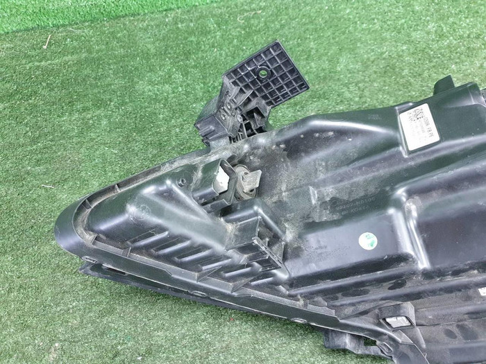 Фара правая Kia Rio 4 (2020-н.в.) галоген