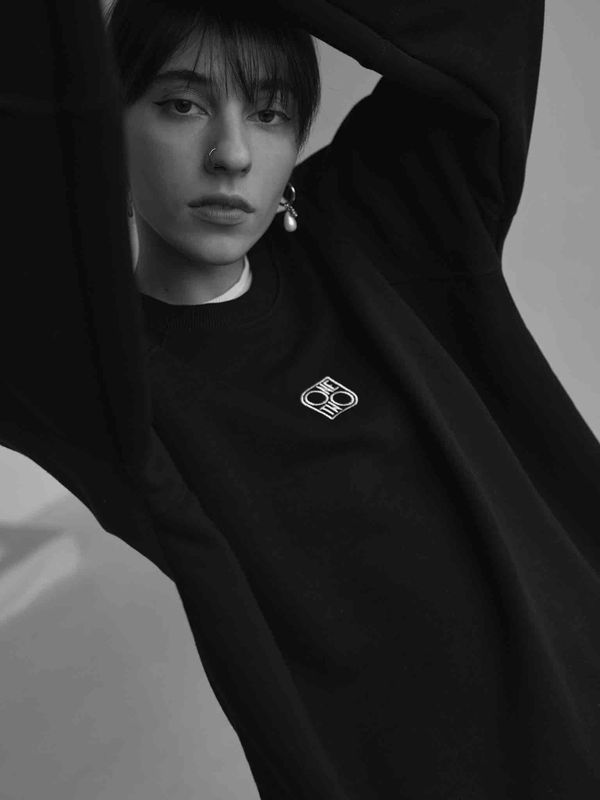 Толстовка Raglan Sweatshirt Logo Black черная - фото 7