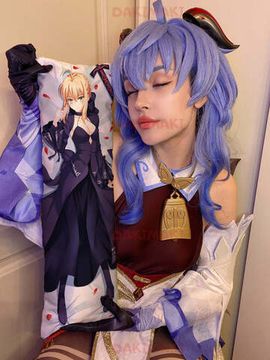 Мини дакимакура Сейбер из Судьба Вселенная арт. M0470, 60х20 см