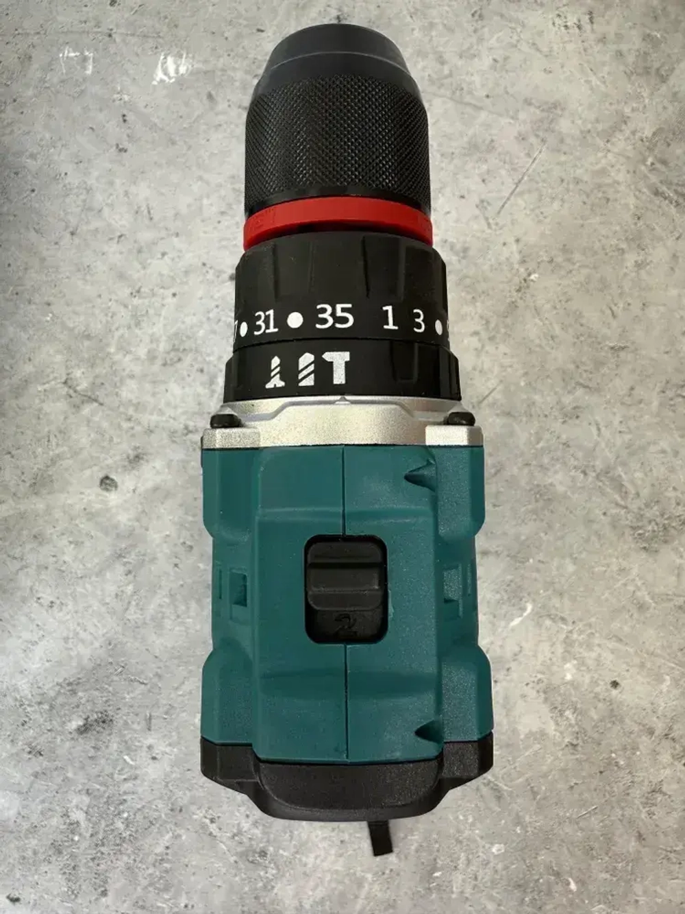 Makita DDF021CD201 УСИЛЕННЫЙ шуруповёрт ударный бесщёточный в противоударном кейсе, 2 АКБ, 24V, 6.0 Ач