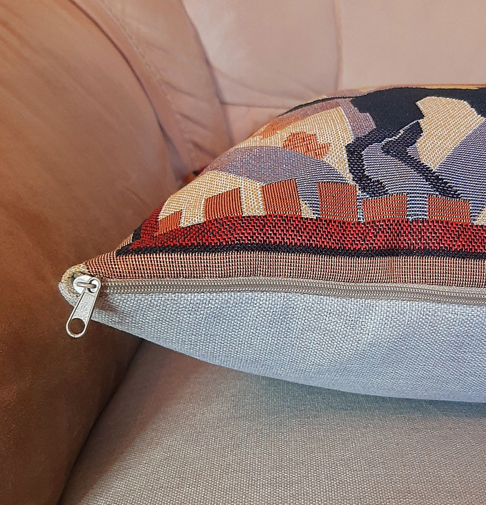 Наволочка гобеленовая декоративная для интерьерной подушки Кошачья жизнь - Осень 45х45