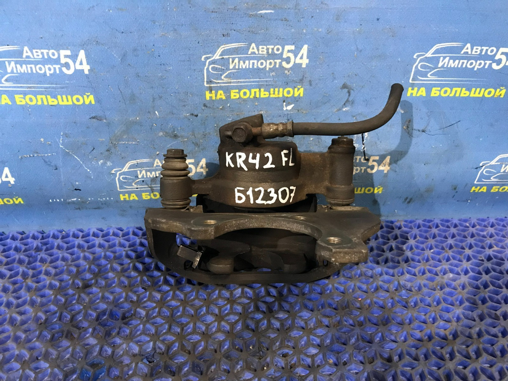 Суппорт тормозной передний левый TOYOTA TOWNACE NOAH 1996-2007