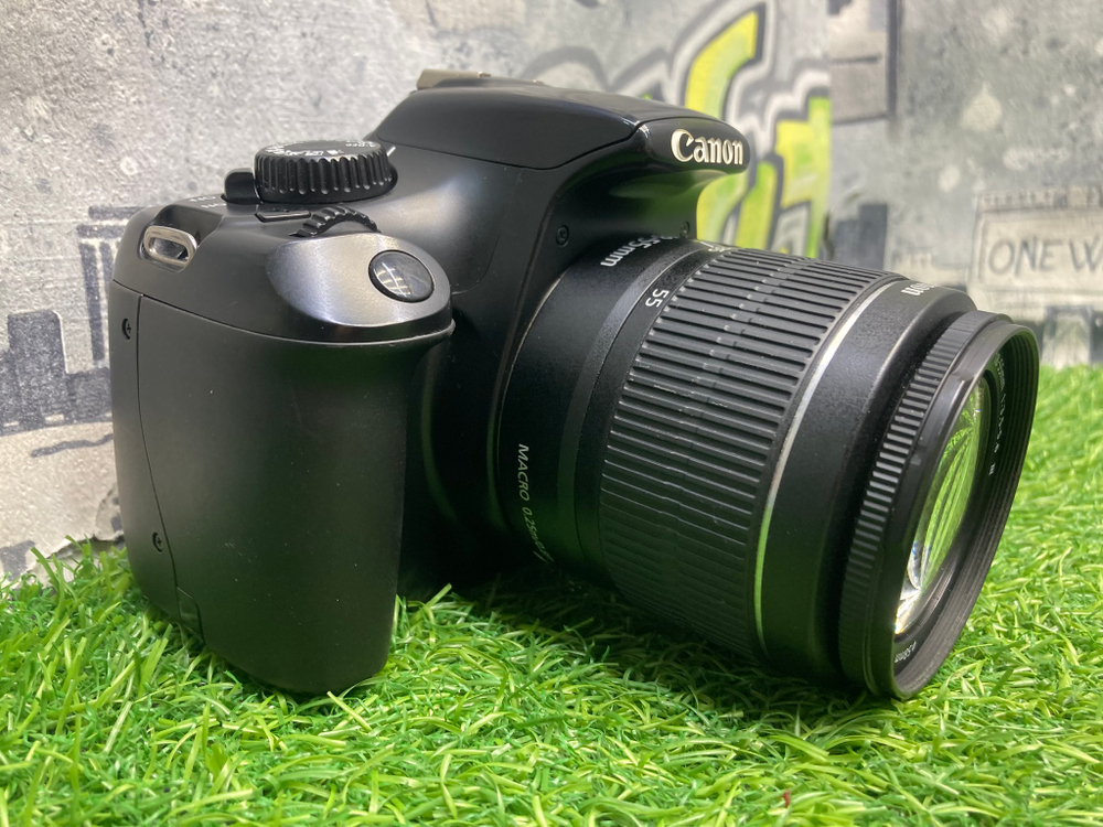 Canon 1100D kit 18-55mm 3.5-5.6 III 35.500 кадров
