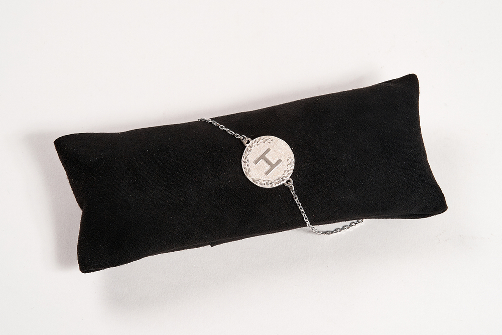 Браслет с подвеской