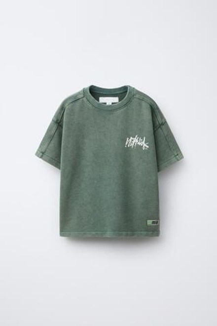 ZARA ФУТБОЛКА С ПРИНТОМ «ГРАФФИТИ» И ЭФФЕКТОМ ПОТЕРТОСТИ, ТЕМНЫЙ БУТЫЛОЧНО-ЗЕЛЕНЫЙ