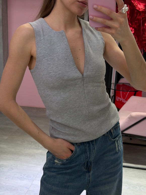 Топ на замке серый