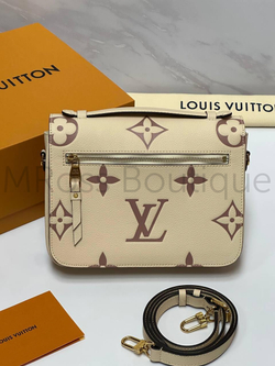 Сумка Pochette Metis Louis Vuitton кожаная бежевая с коричневыми узорами