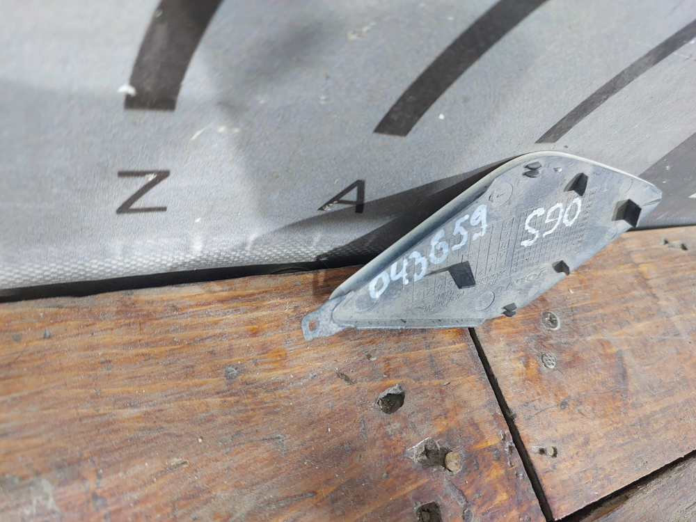 Заглушка буксировочного крюка Volvo S90 2 16-нв Б/У Оригинал 31383298