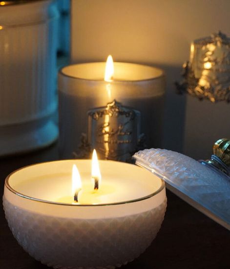 Лилия, круглая белая свеча Арт-деко с кисточкой, Cote Noire