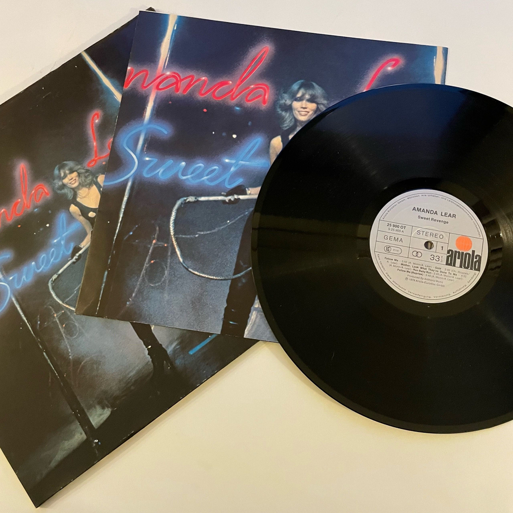 Винтажная виниловая пластинка LP Amanda Lear Sweet Revenge (Германия 1978) (С Постером)