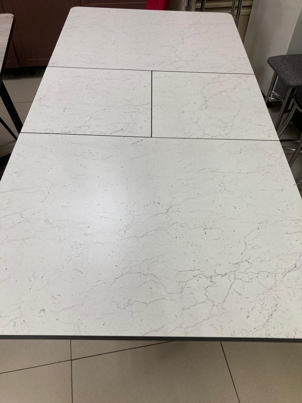 Стол разд пластик Миллер бабочка К-т ног №5 черный Царг.пояс 930 черный Ст-ца мрамор марквина белый