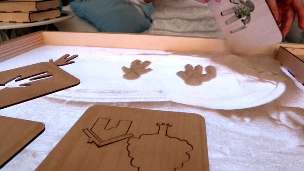 Трафареты в пенале для песочной терапии