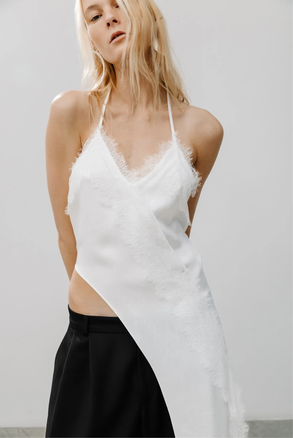 Топ с кружевом белый