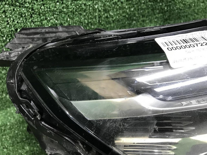 Фара правая Peugeot 3008 2 (2016-2020) LED