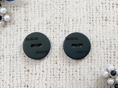 Пуговицы, d 1,5 см