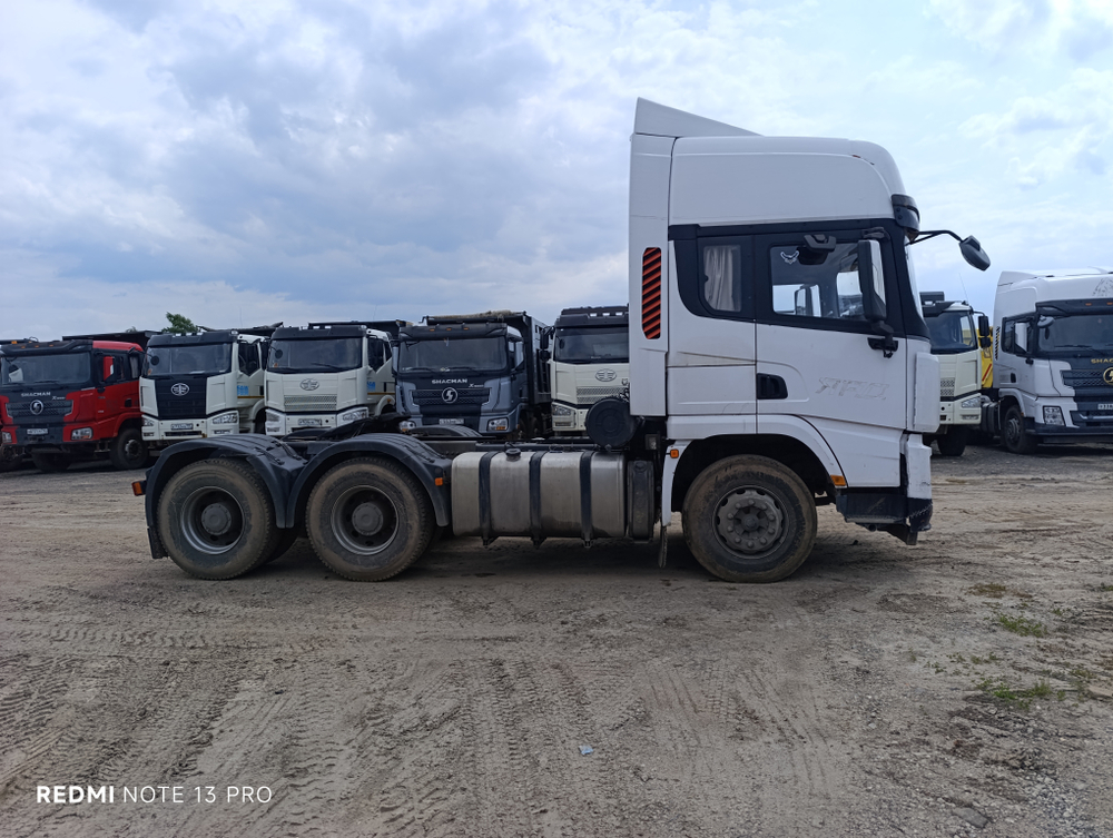 Shacman (Shaanxi) SX* 6x4 Седельный тягач SX42584V324 (Дизельный, 11,6 л, 423 л.с., МТ)