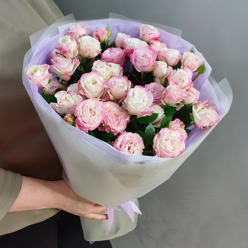 Букет из 9 кустовых пионовидных роз сорта "Angel Bombastic"