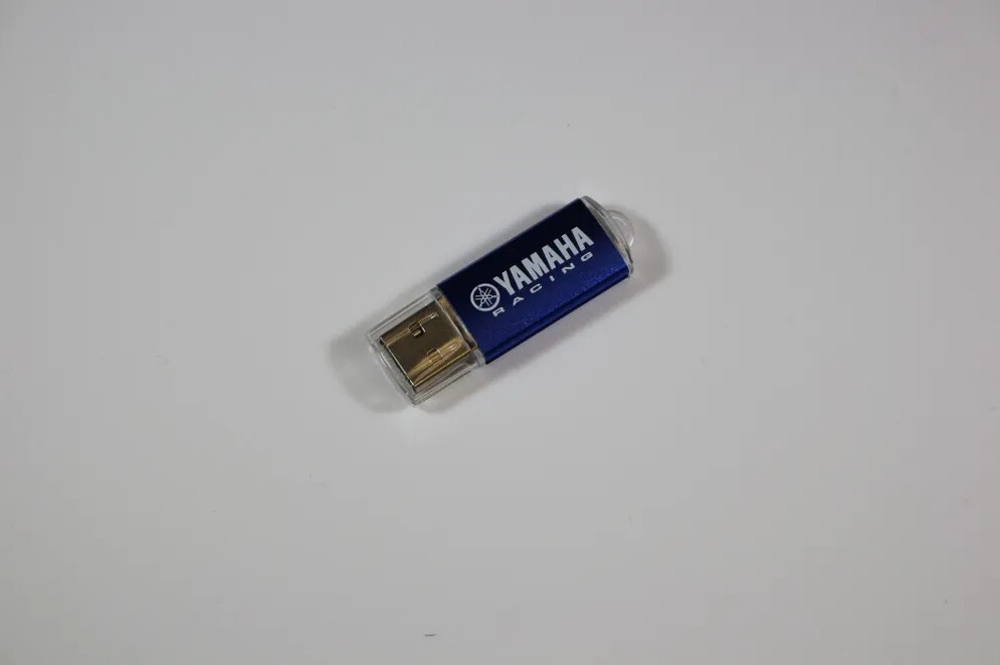 Флешка Yamaha 16Gb