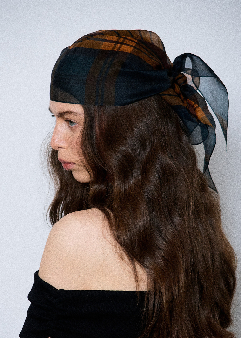 Косынка из шелка в клетку