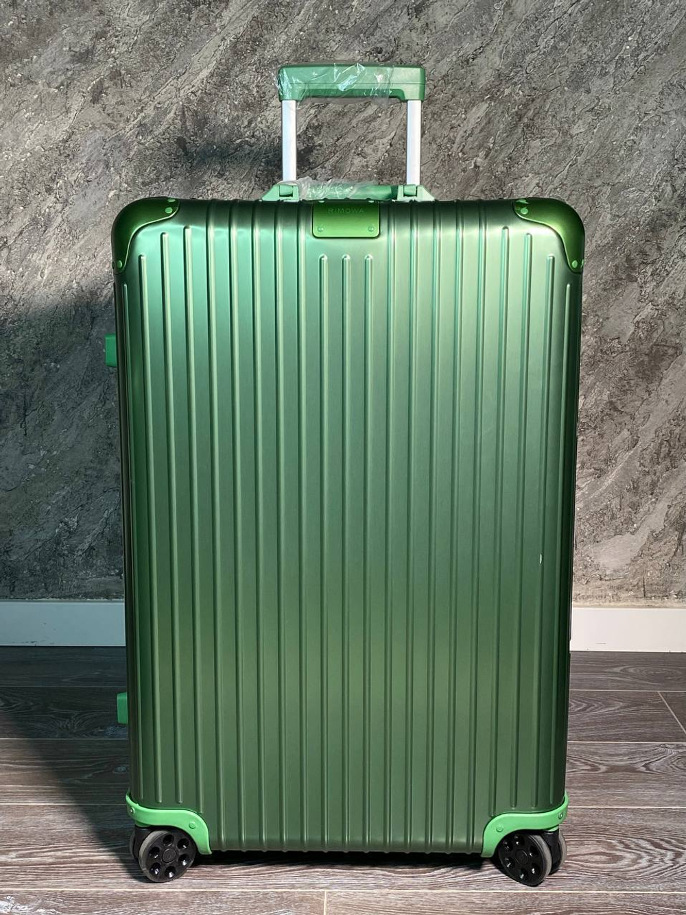 Чемодан Rimowa, арт. 477894492