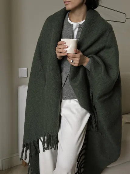 Плед мохеровый хвойно-зеленого цвета из коллекции essential, 130х180 см