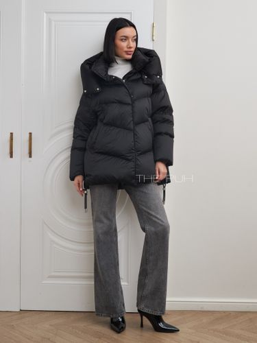 Черный дутый пуховик с капюшоном