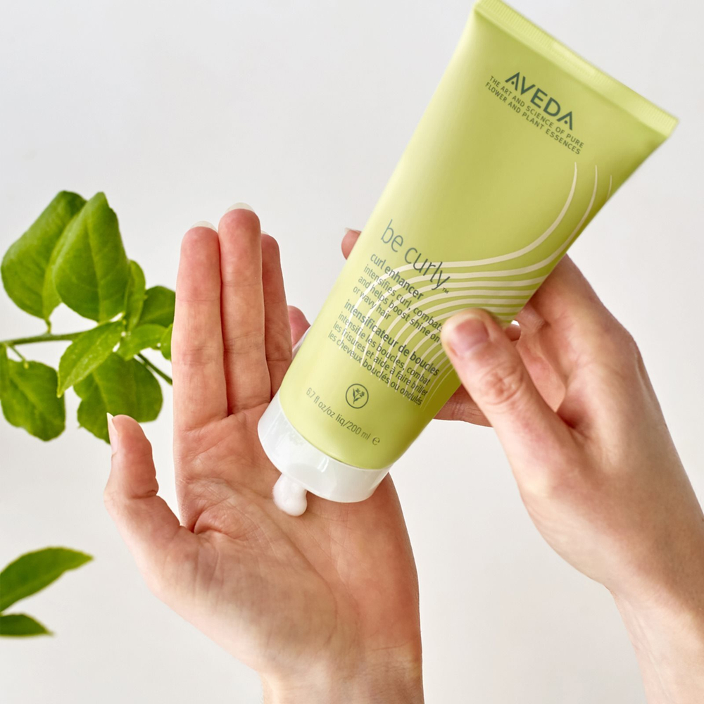 Aveda Be Curly Enhancer - крем для укладки вьющихся волос /   40  ml  / GTIN 018084945544