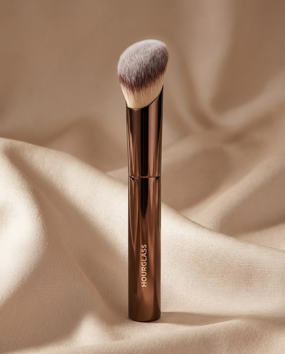 Кисть для нанесения тонального крема Ambient Soft Glow