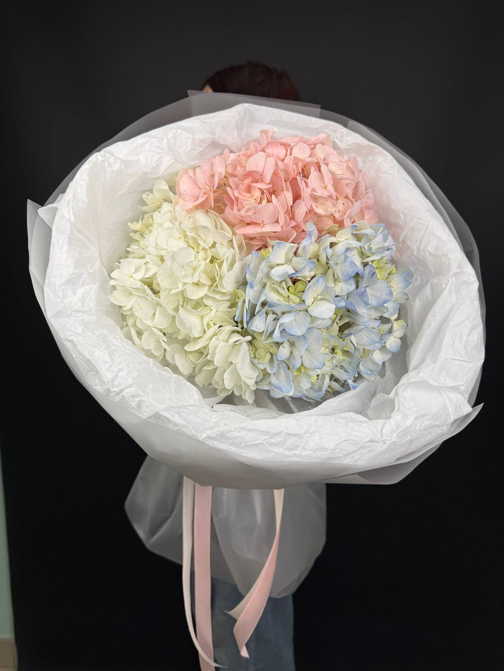 Букет из разноцветной гортензии