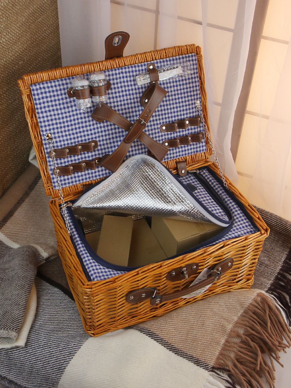 HOLYDAY BASKET Набор для пикника с термосумкой на 4 персоны