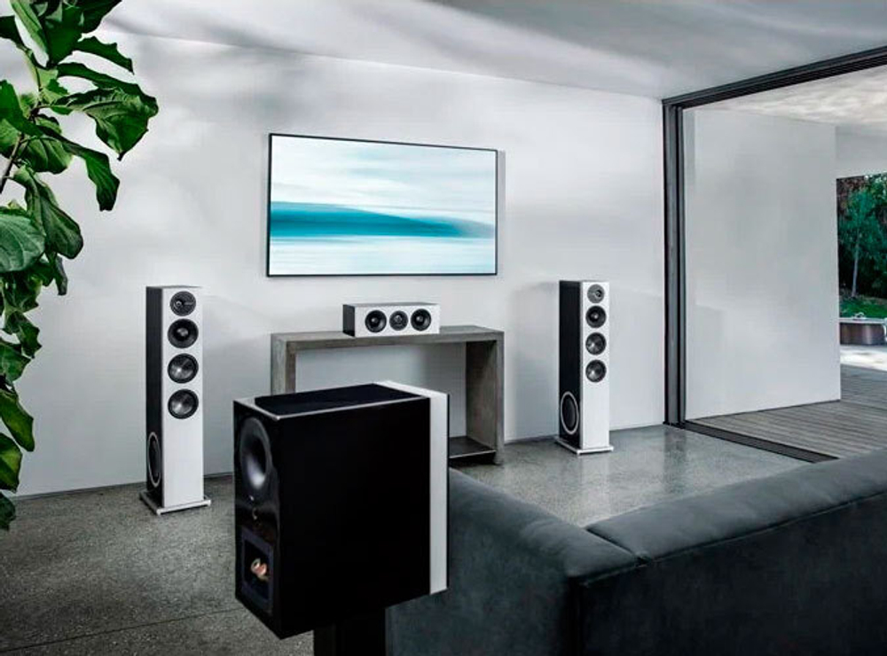 Definitive Technology Demand D17