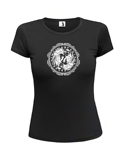 Скандинавская футболка с волком и рунами женская приталенная черная с белым рисунком