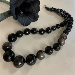 Бусы. Магматический поток. Обсидиан