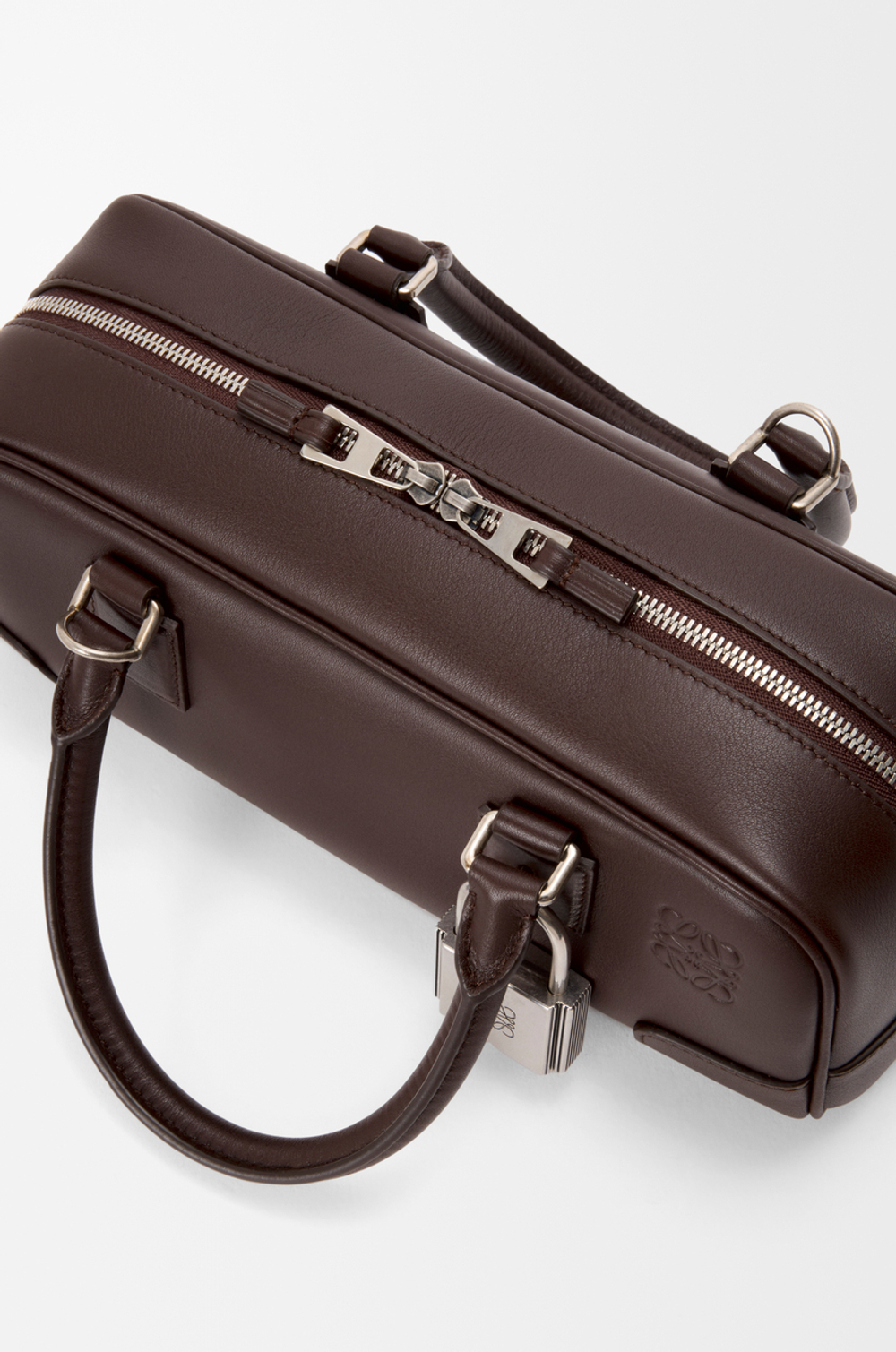 Loewe Укороченная сумка Amazona 23 из блестящей телячьей кожи, темно-каштановый