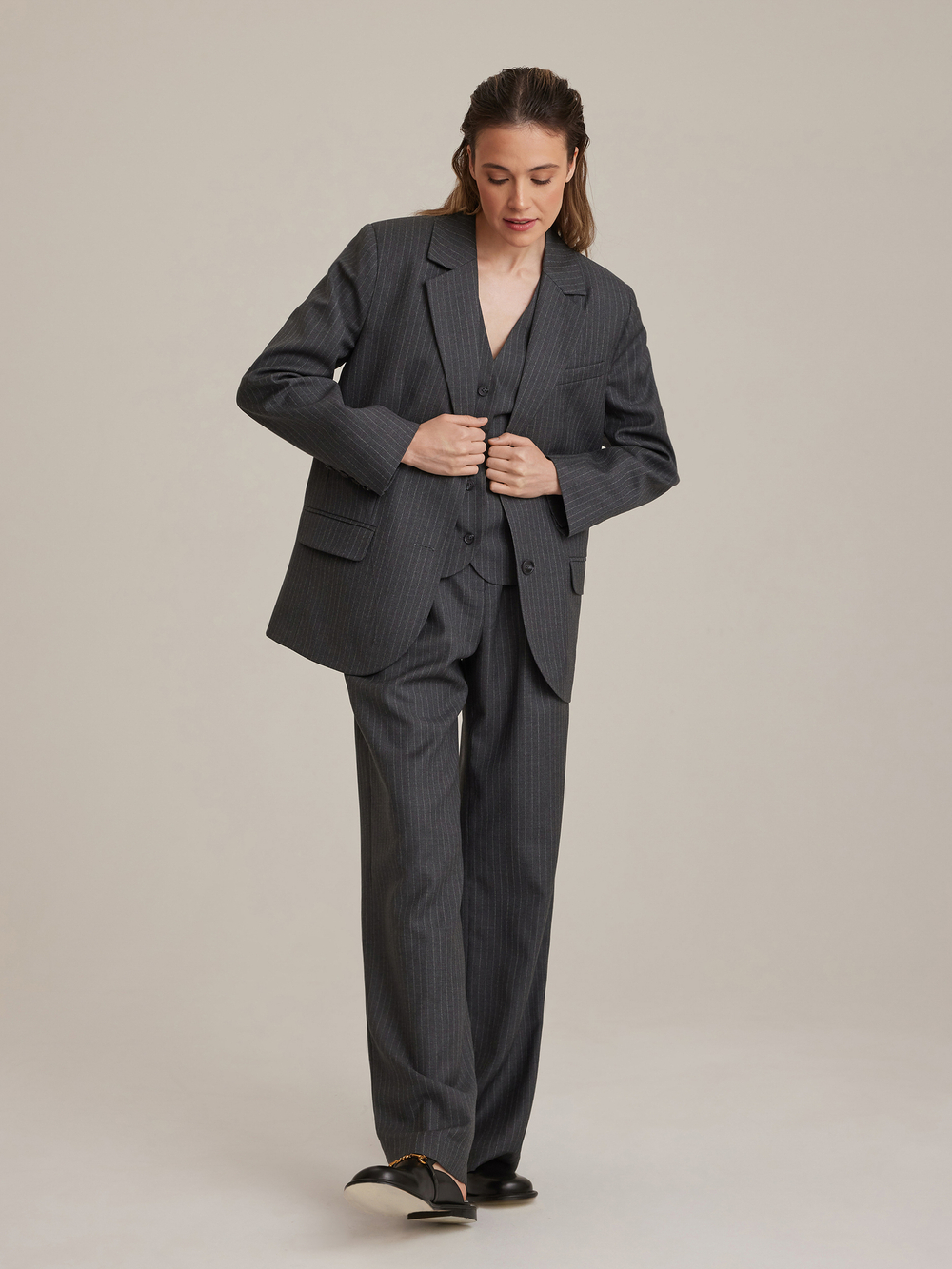 Жилет из итальянской шерсти серый