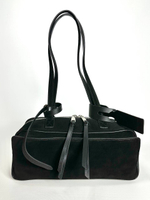 Женская замшевая сумка-багет черного цвета