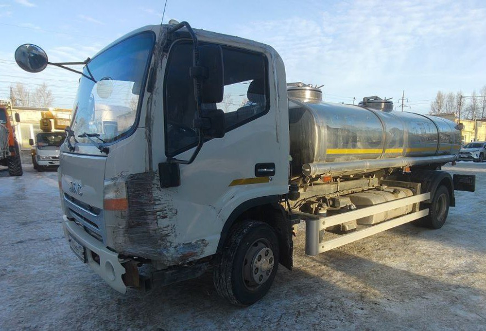 РусТрак 5389* на шасси JAC N90 Автоцистерна нефтепромысловая 53891G (Дизельный, 3,8 л, 152 л.с., МТ)