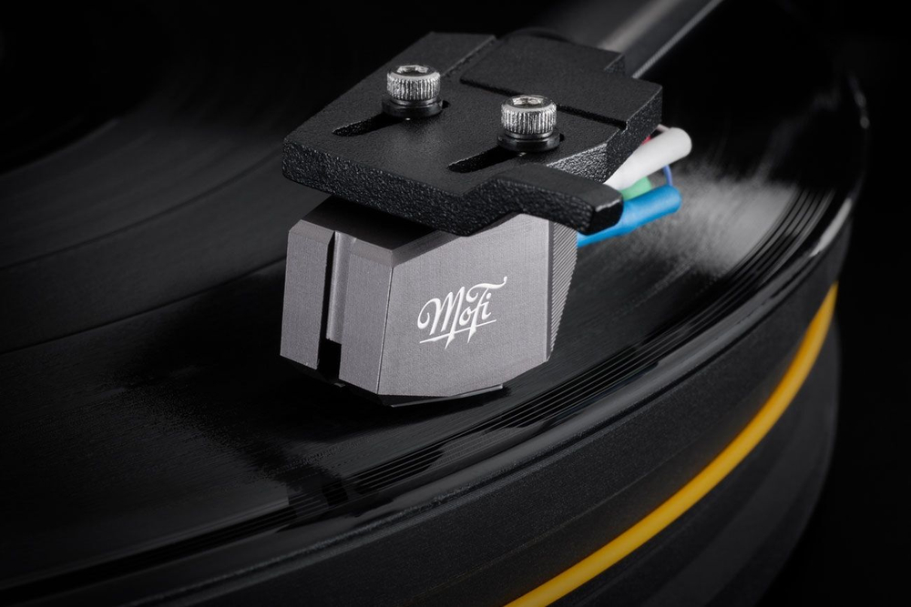 Виниловый проигрыватель MOFI ELECTRONICS Fender PrecisionDeck с картриджем MasterTracker Black