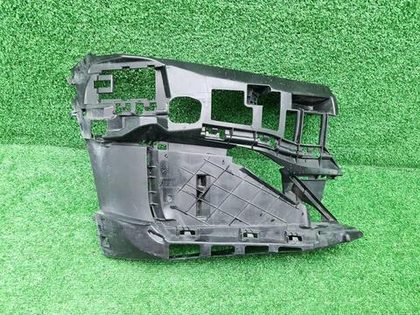 Кронштейн переднего бампера RH BMW 7er G11 (19-22)