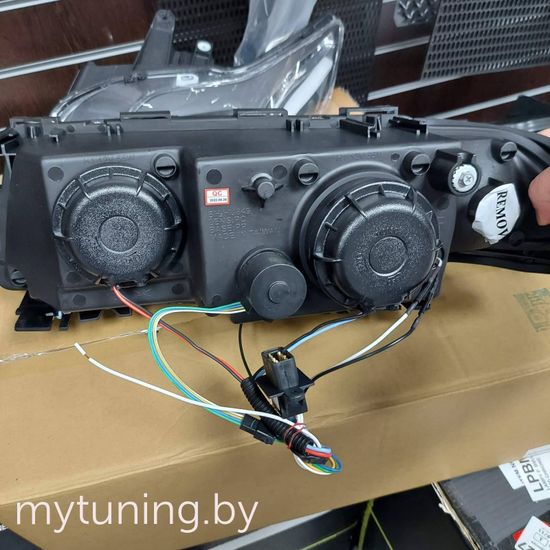 Передние фары 3D Angel Eyes для BMW 7 E38 (94-01) черные