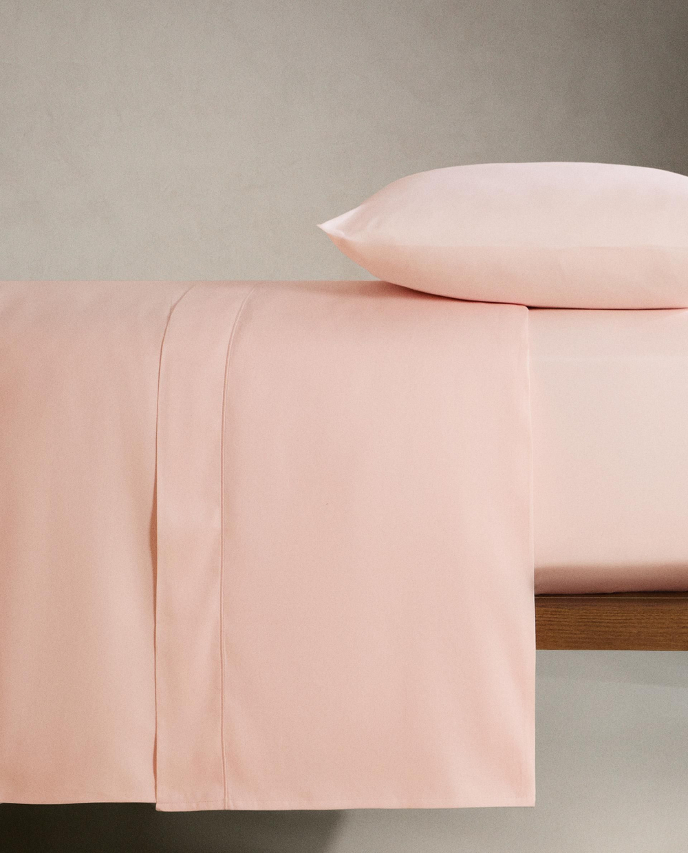 Zara Home - Атласная простыня с эластичной лентой, высота 30 см (вес 300 нитей), розовый, 90х200х30 см