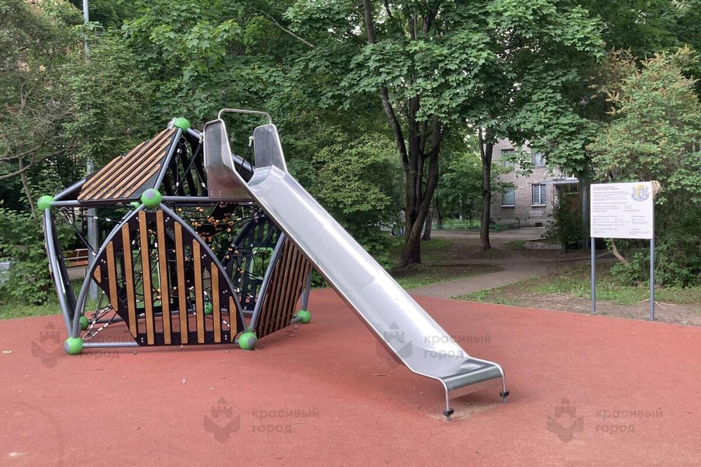 Спортивно-игровой комплекс Молекула-5 с горкой на крыше