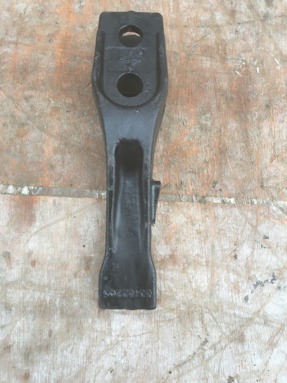 Зуб центральный E25 53103205