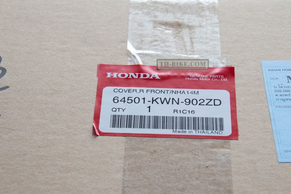 64501-KWN-902ZD. COVER, R. FR. *NHA14M*, Silver. Honda PCX.  (NHA14M SEAL SILVER METALLIC)