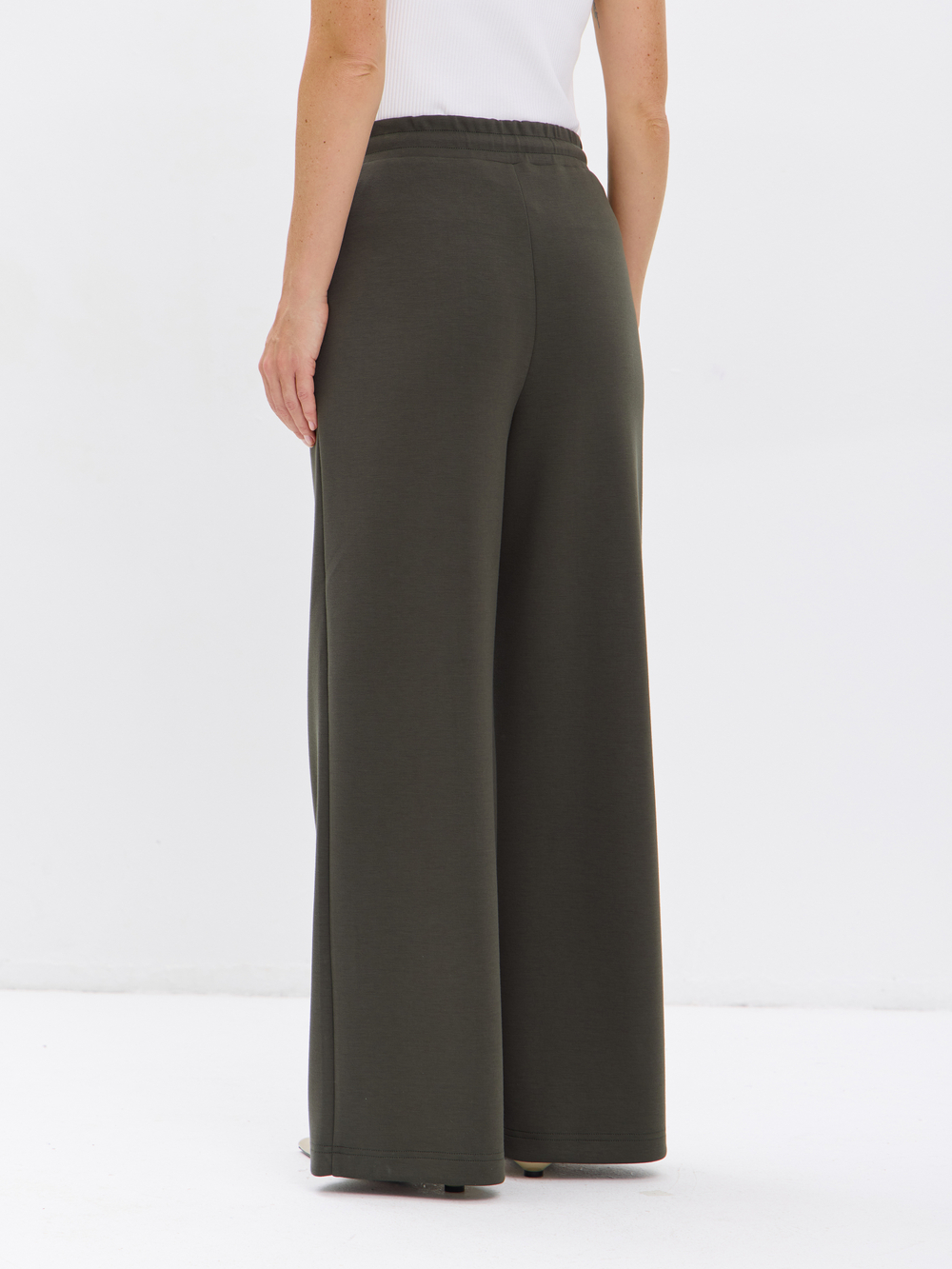 Широкие демисезонные брюки-палаццо со складками