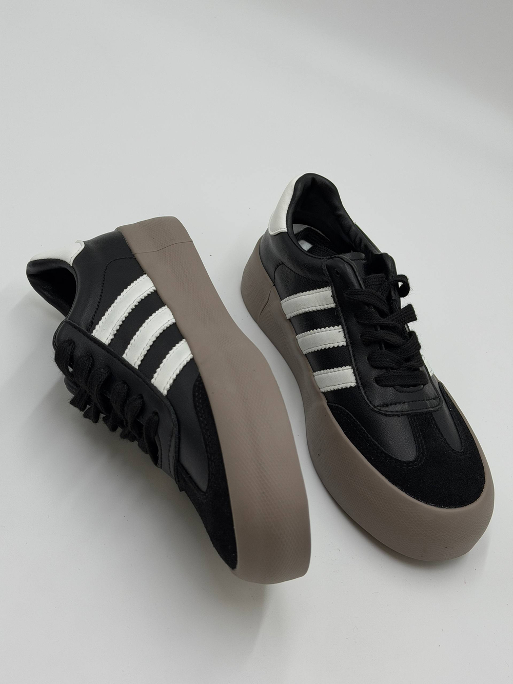 Кроссовки женские натуральная кожа арт. 358-1 цвет "чёрный,белый"