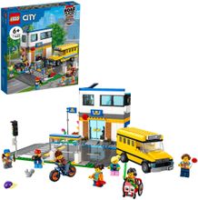 Конструктор LEGO City Community 60329 День в школе