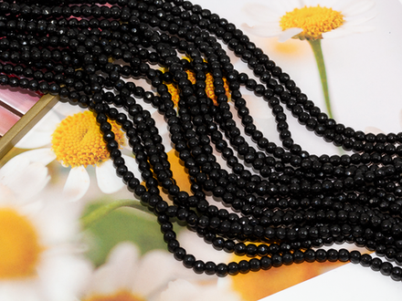 Нить бусин из черного агата 4мм, огранка